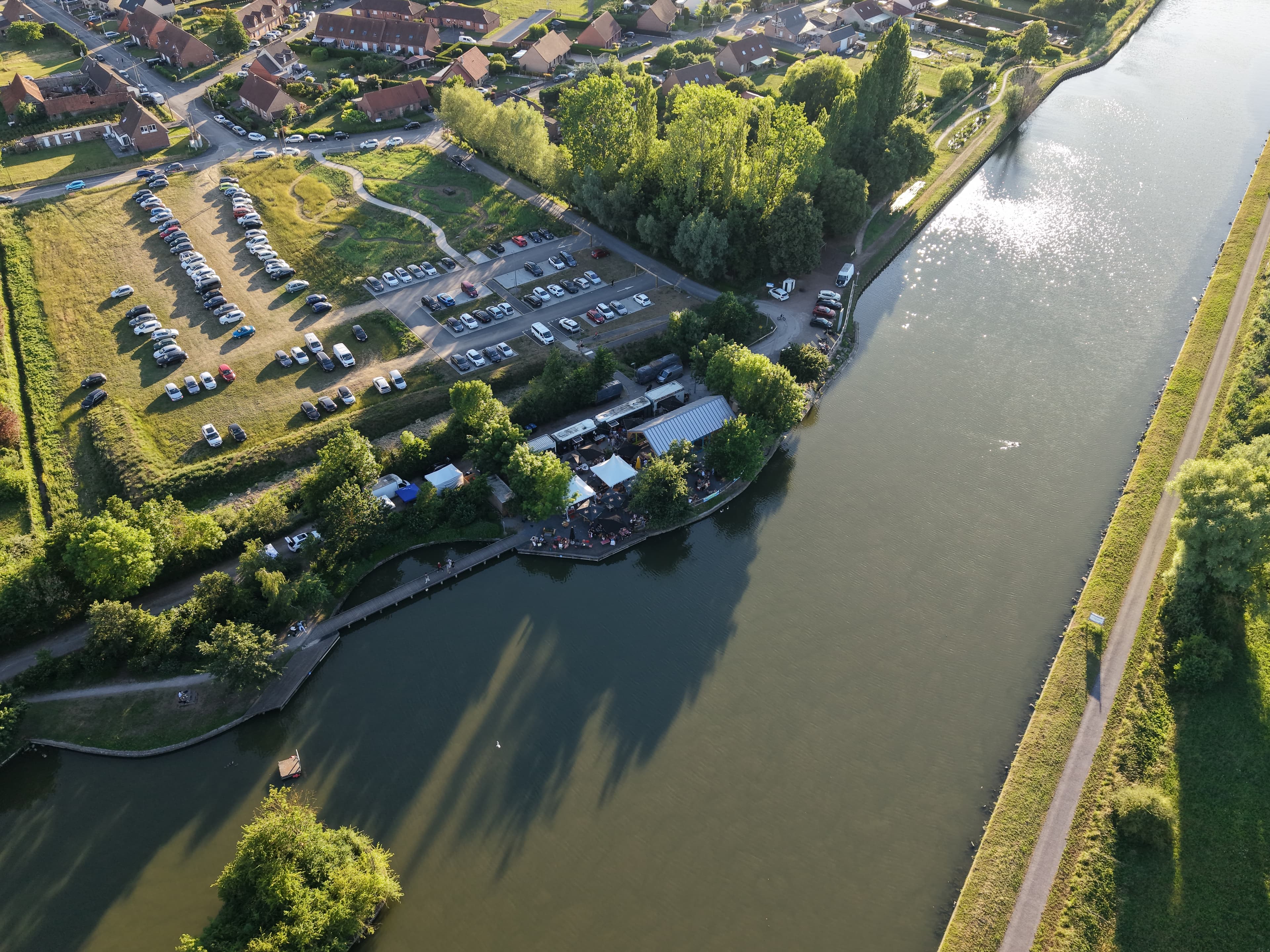Vue aérienne d'un événement en extérieur