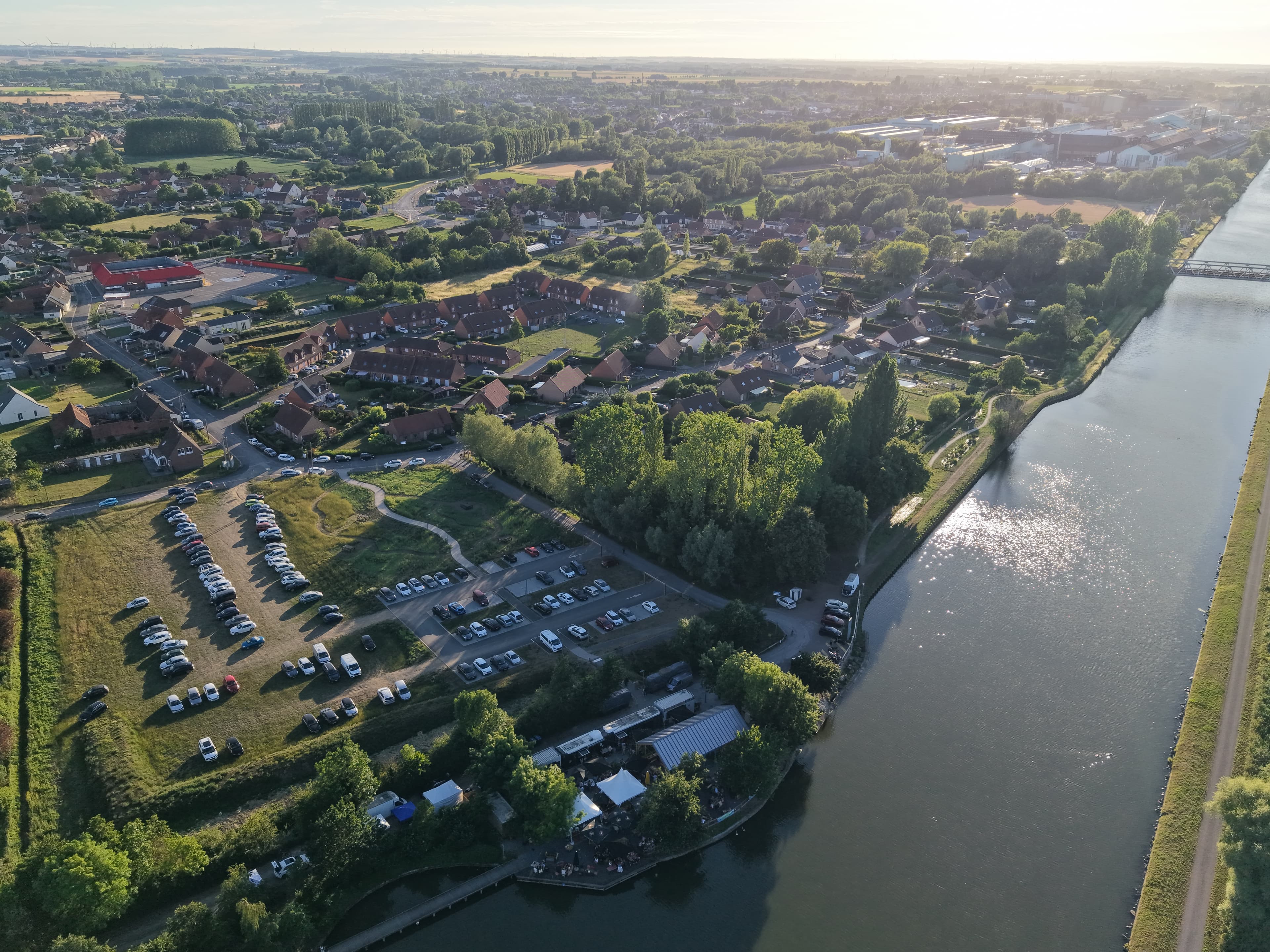 Vue aérienne d'un événement en extérieur